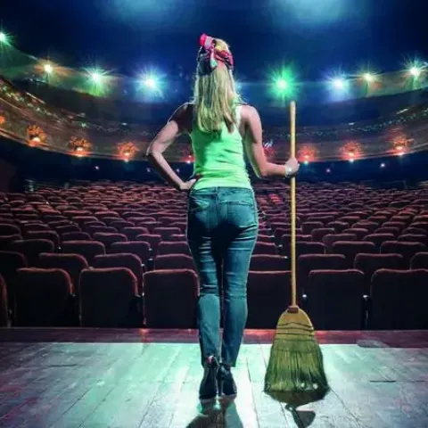ABBA-Musical- Don`t shut me down